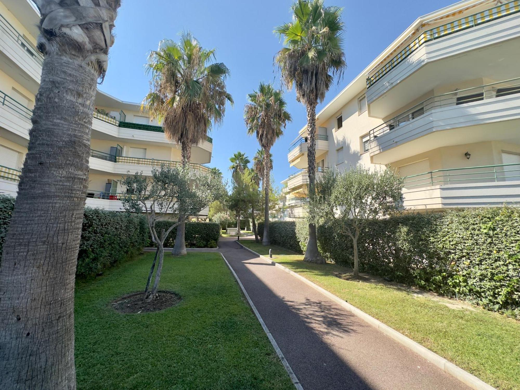 Regent Cote D'Azur Air-Conditioned, Pool, Garden & Parking Villeneuve-Loubet Exteriör bild